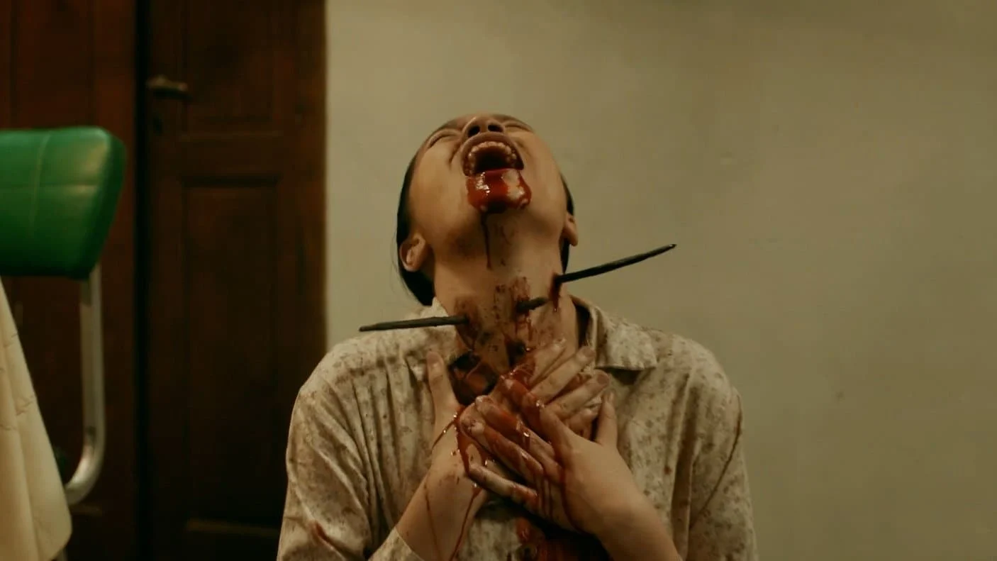 Lời Nguyền Hắc Ám Bảy Biển - 