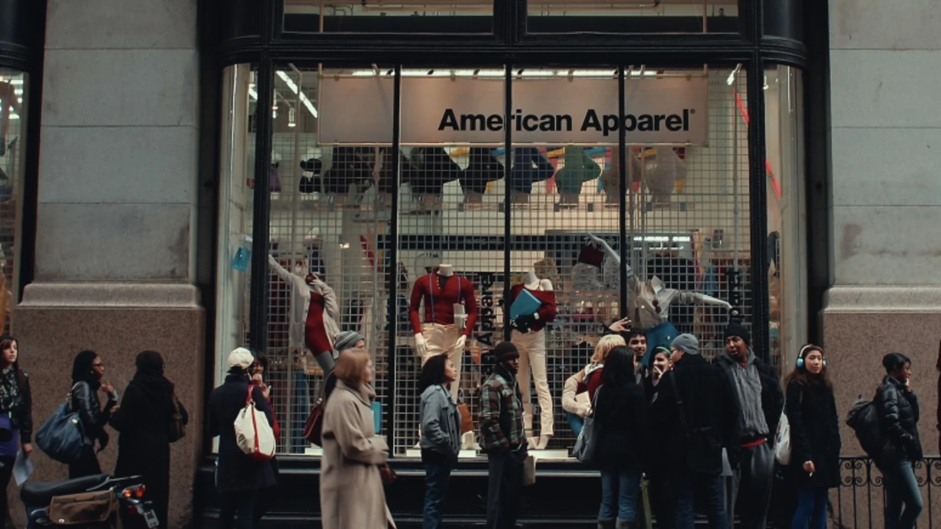 Thảm Họa Toàn Tập: Sự Sùng Bái American Apparel - Trainwreck: The Cult Of American Apparel