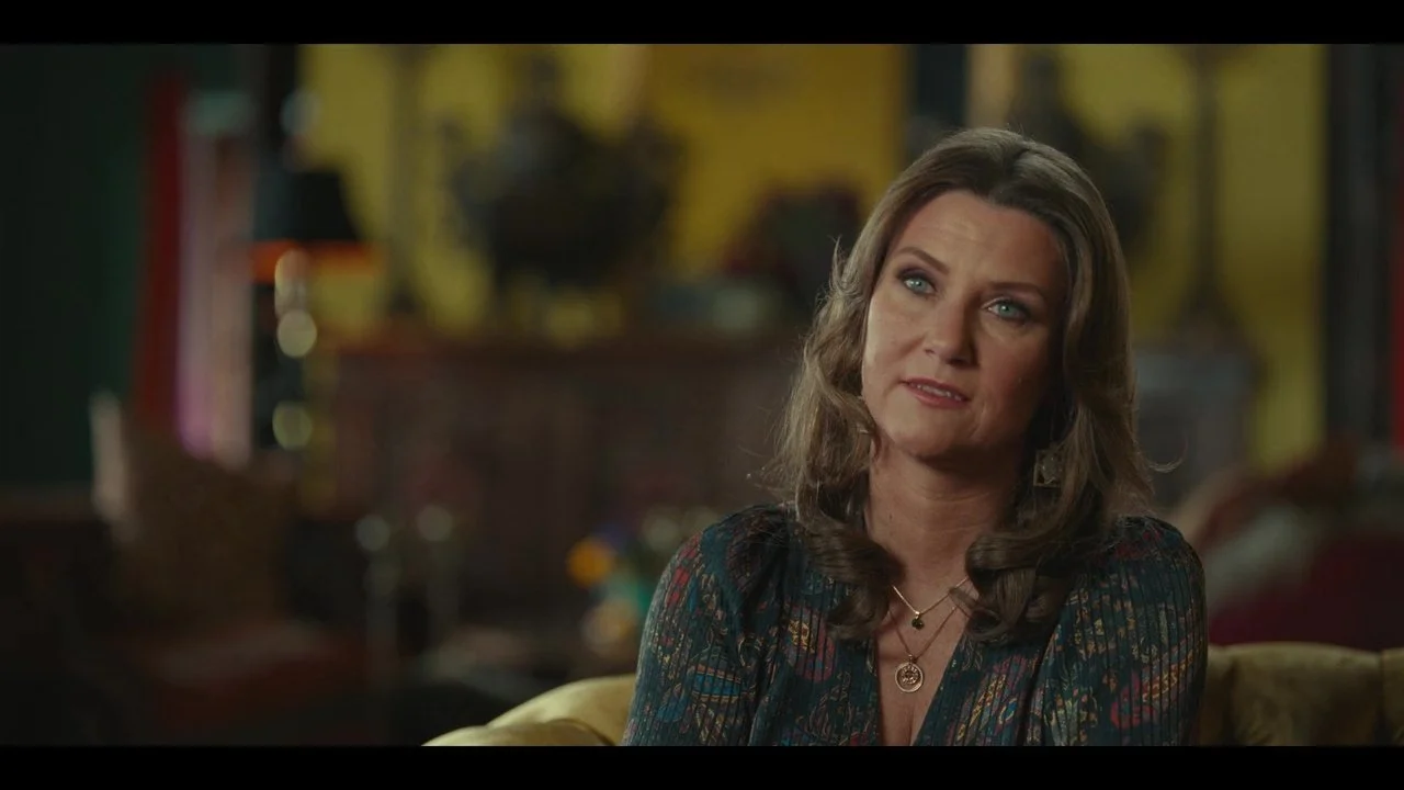 Hoàng Tộc Nổi Loạn: Câu Chuyện Tình Khó Tin - Rebel Royals: An Unlikely Love Story