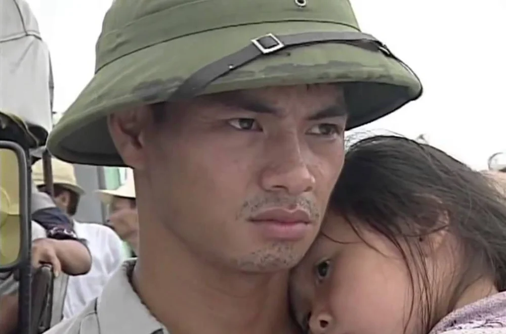 Sóng Ở Đáy Sông - Waves at the Bottom of the River